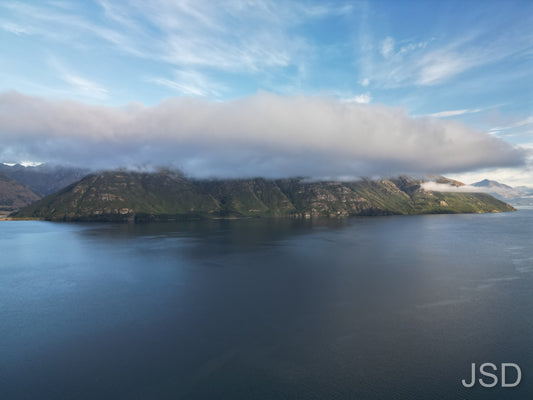 Impressive cloud over lake